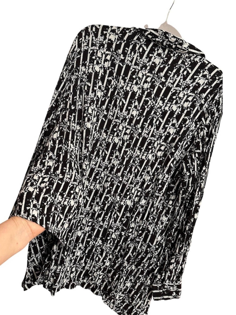 Cupio Draped Overlay Black & White Abstract Patterned 3/4 Sleeve Button Down Top - Picture 4 of 8